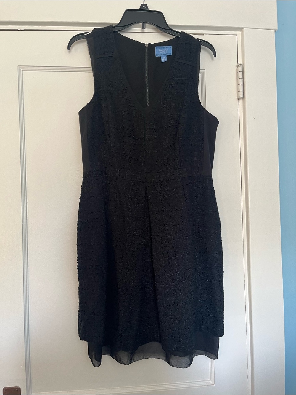 Simply Vera Wang Black Sleeveless V-Neck Dress
